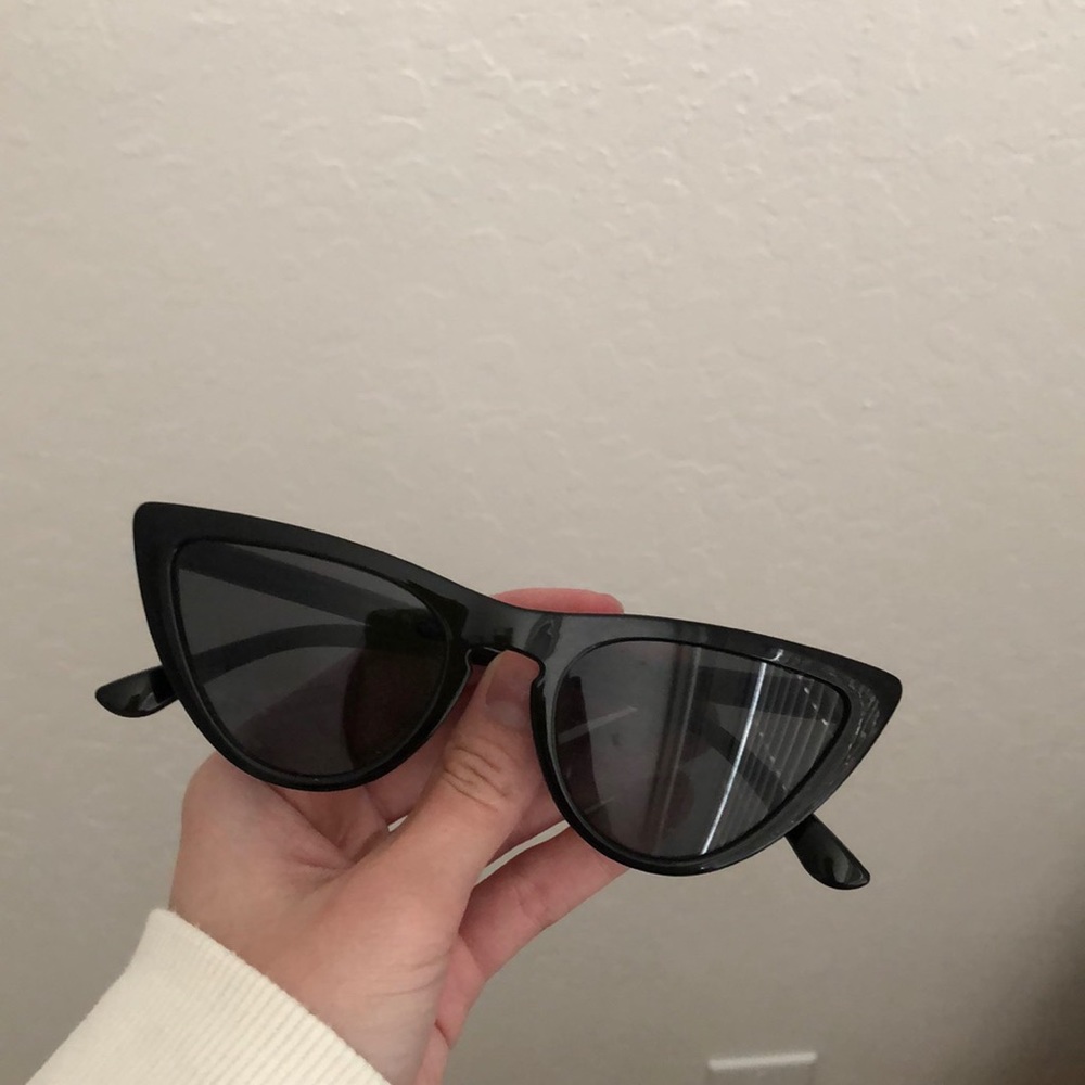 Cat eye sunglasses